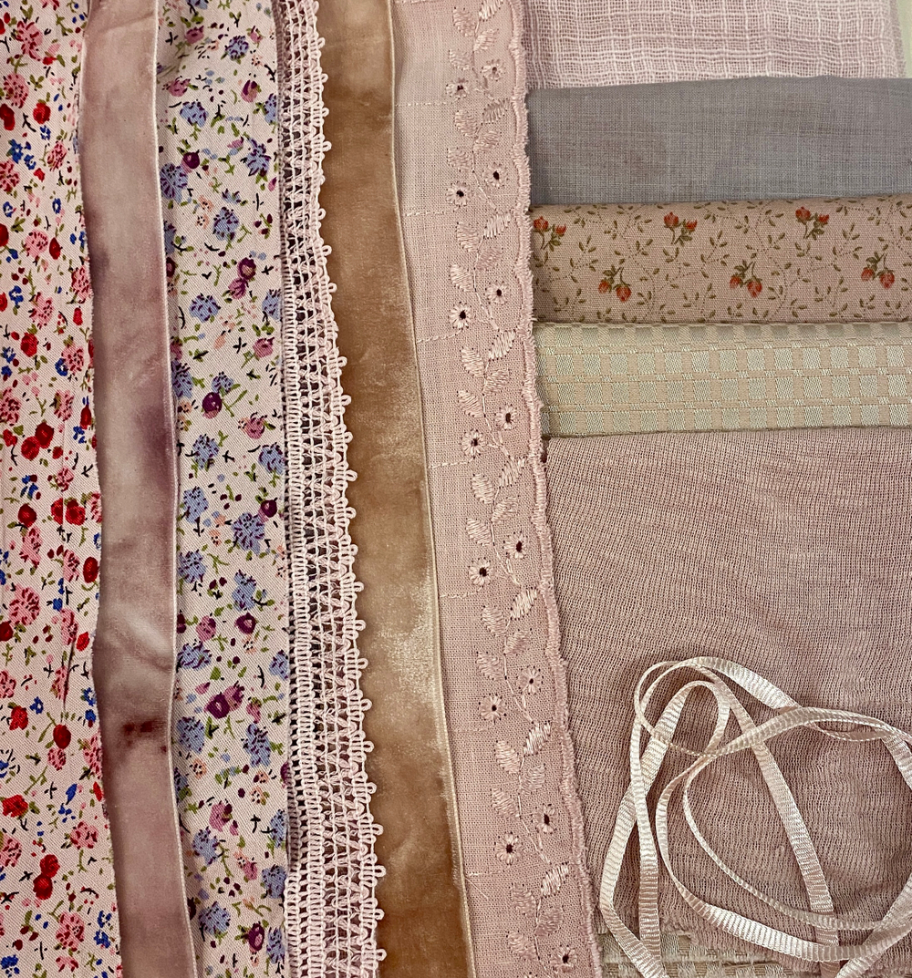 Набор лоскутов, тесьмы. кружева и кожи для изготовления куклы (ткани Италия) натуральное окрашивание