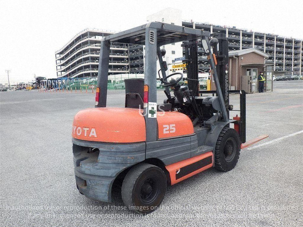 Вилочный погрузчик Toyota 6FGL25