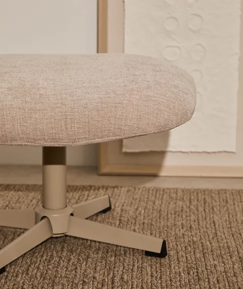 Teryl Пуф из шенилла бежевого цвета с серым металлом