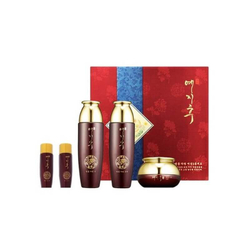 Bergamo Yezihu K-Beauty Premium Ginseng Set 3pcs 150+150ml+50g+30ml+30 (до 26.05.27)