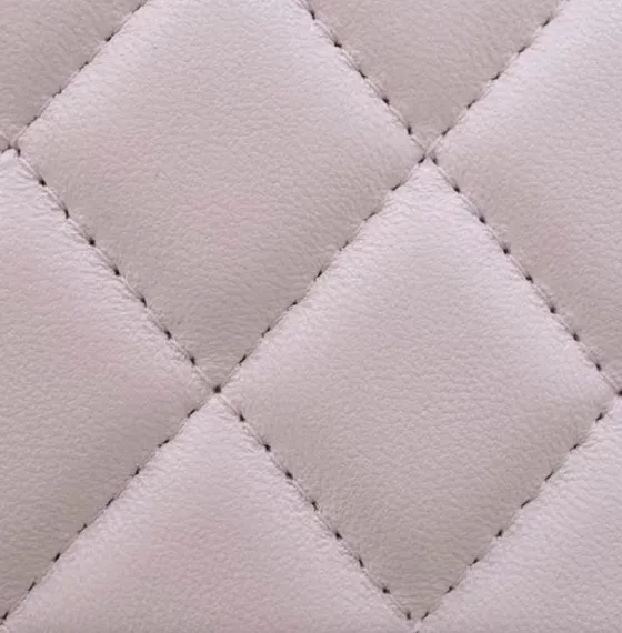 Косметичка Chanel с двойным C-логотипом