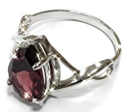 Ювелирное кольцо из серебра 925 пробы,вставка гранат натуральный,размер 18