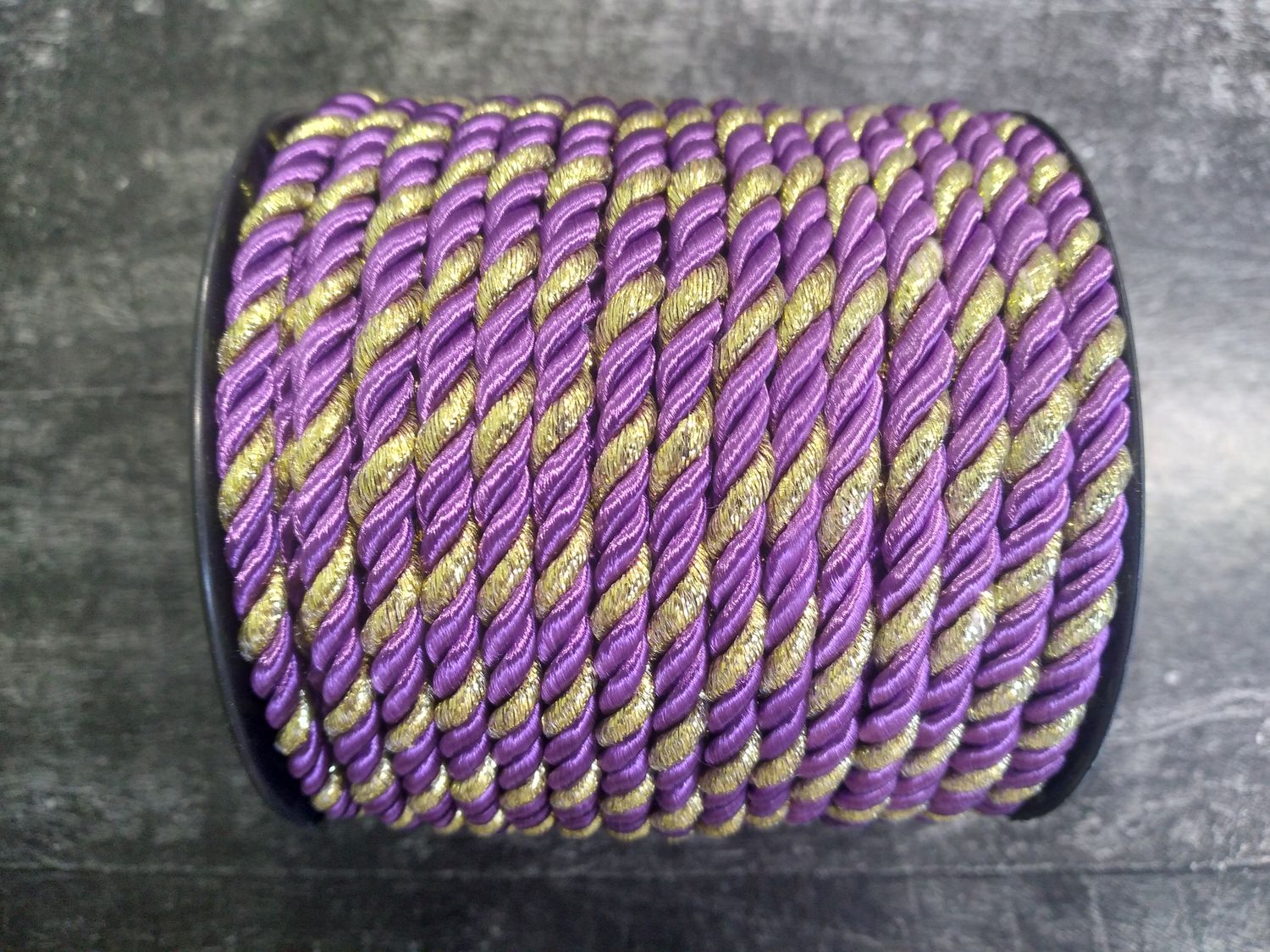 шнур витой с золотым люрексом 5мм,цвет фиолетовый