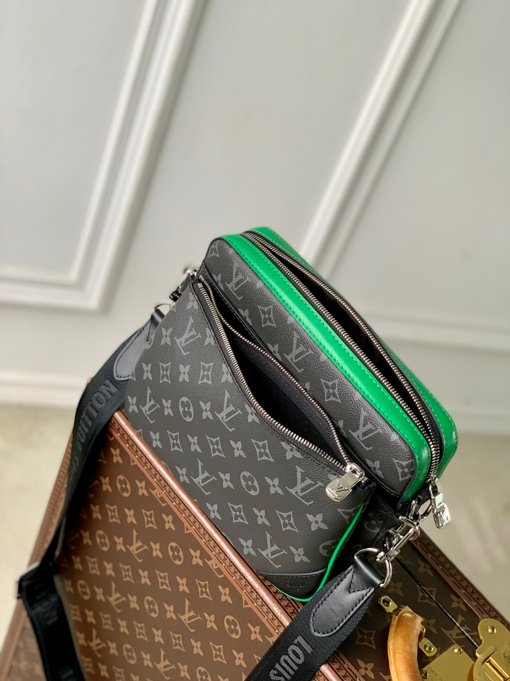 Louis Vuitton Trio Messenger