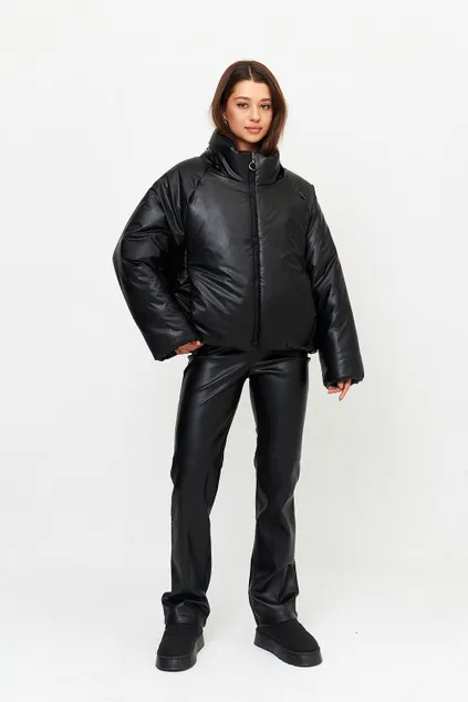 Зимняя куртка из плащевой экокожи черного цвета