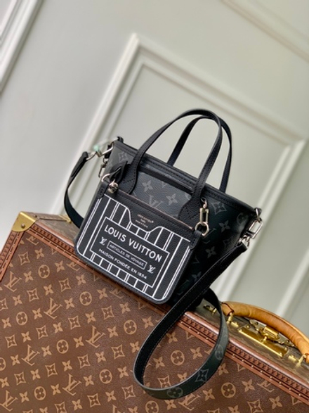Louis Vuitton Neverfull Bandouliere Inside Out BB
