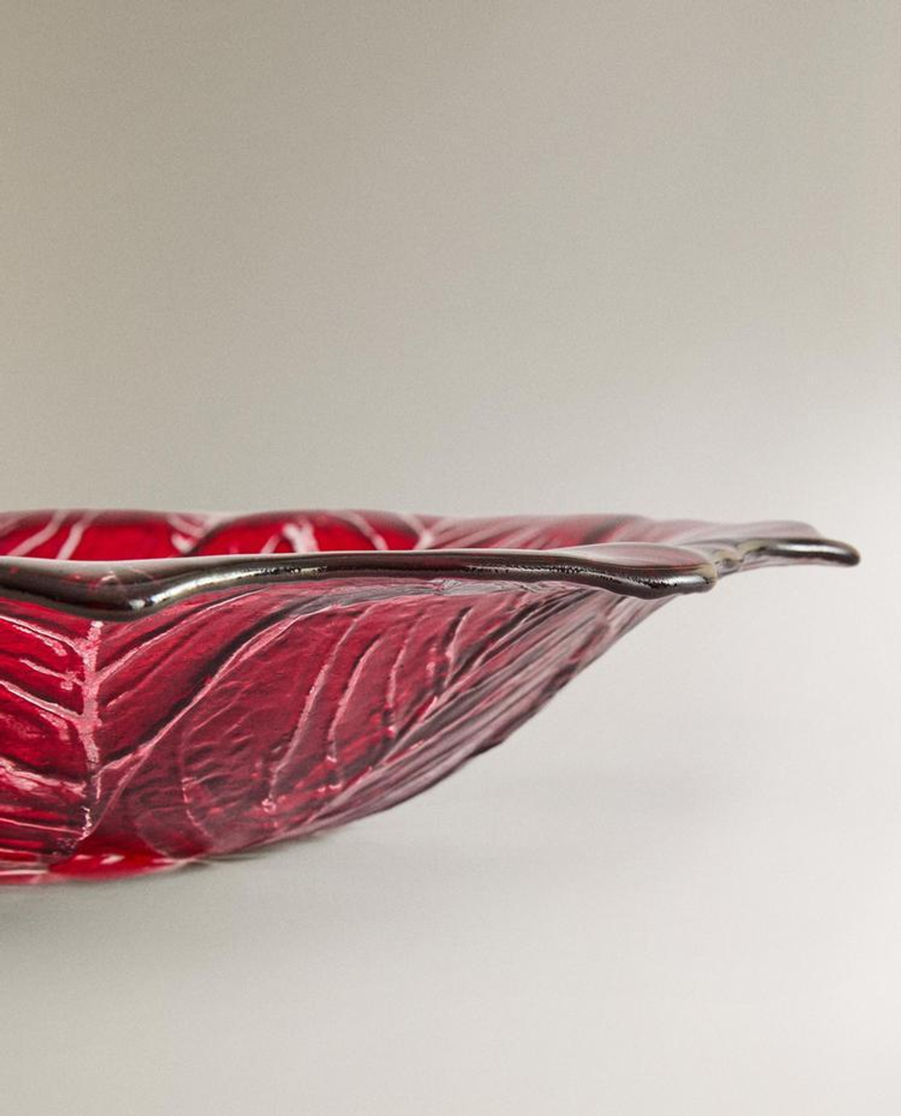 ZARA HOME НОВОГОДНЕЕ БЛЮДО ИЗ СТЕКЛА «ЦВЕТОК», КРАСНЫЙ