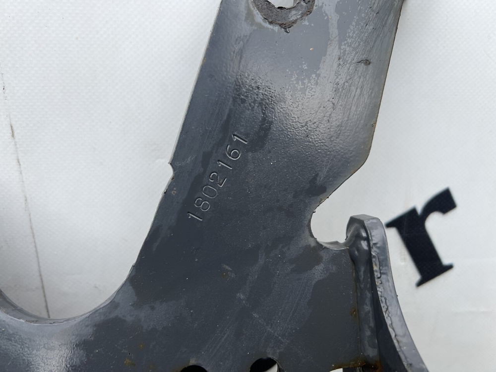 Кронштейн усилителя бампера правый