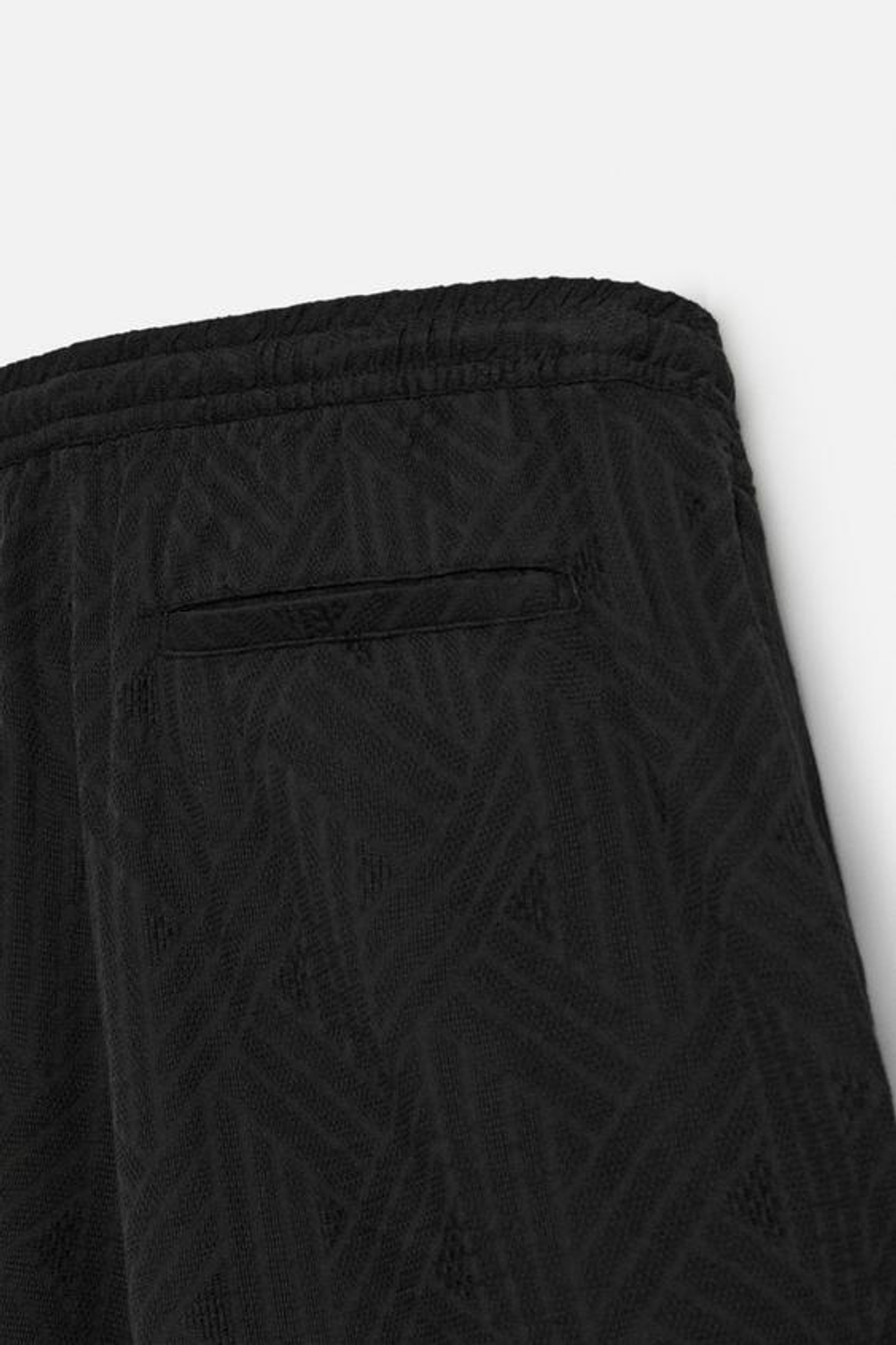 ZARA БЕРМУДЫ С ГЕОМЕТРИЧЕСКИМ ЖАККАРДОМ, ЧЕРНЫЙ