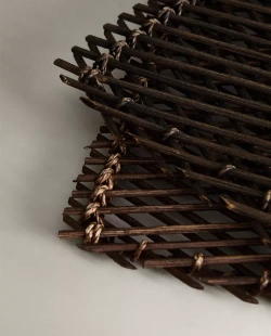 ZARA HOME ПОДСТАВКА ИЗ МЕТАЛЛА И РОТАНГОВОГО ВОЛОКНА, КОРИЧНЕВЫЙ