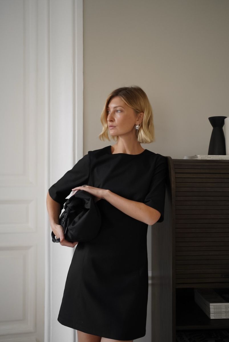 Платье с коротким рукавом мини черное