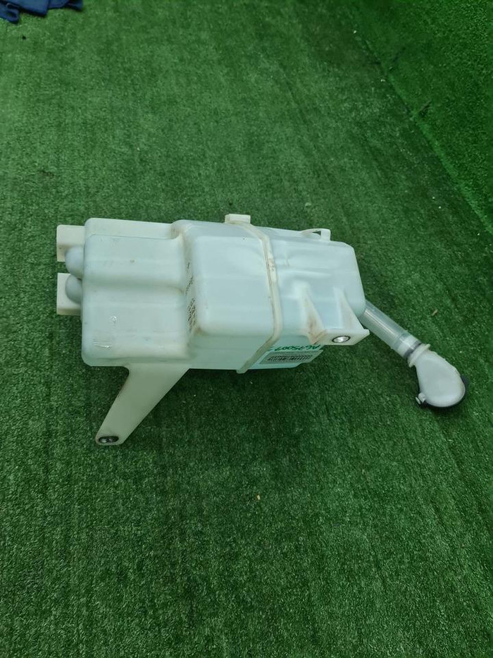 Бачок омывателя Toyota Camry xv70 (2017-н.в.)