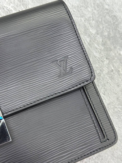 Клатч Louis Vuitton
