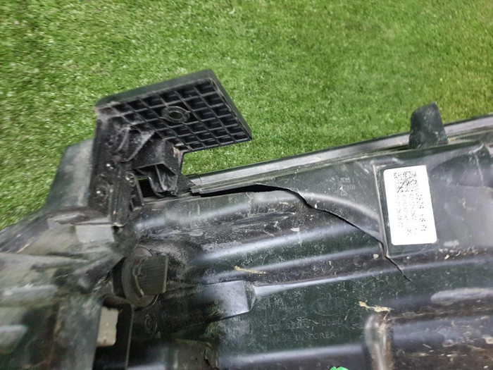 Битая Фара правая Kia Rio 4 (2020-н.в.) галоген