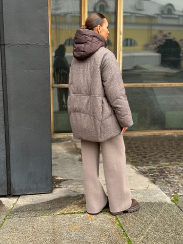 Комбинированный удлиненный пуховик шоколадного цвета