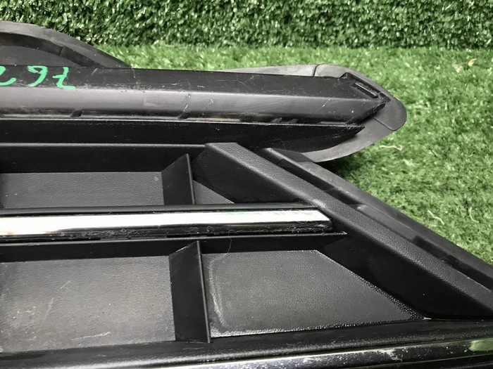 Решетка переднего бампера левая VW Touareg 3 18-23