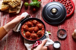 STAUB Sur la Table Блюдо для запекания Minis с крышкой 20 см черное