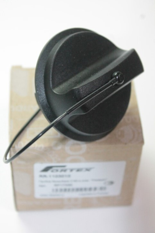 Крышка бензобака Renault Logan Sandero Nissan Almera с 2013 г. Lada Largus Vesta XRAY (REKARDO)