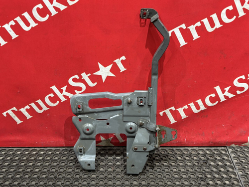 Кронштейн переднего бампера левый 2022г.