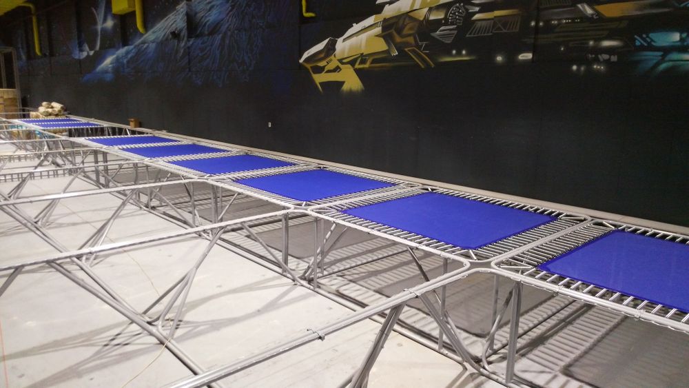 Модуль: рама батута 3х3 метра с опорами, "коммерческой" батутной сеткой и комплектом спортивных пружин ― для составления в батутную арену