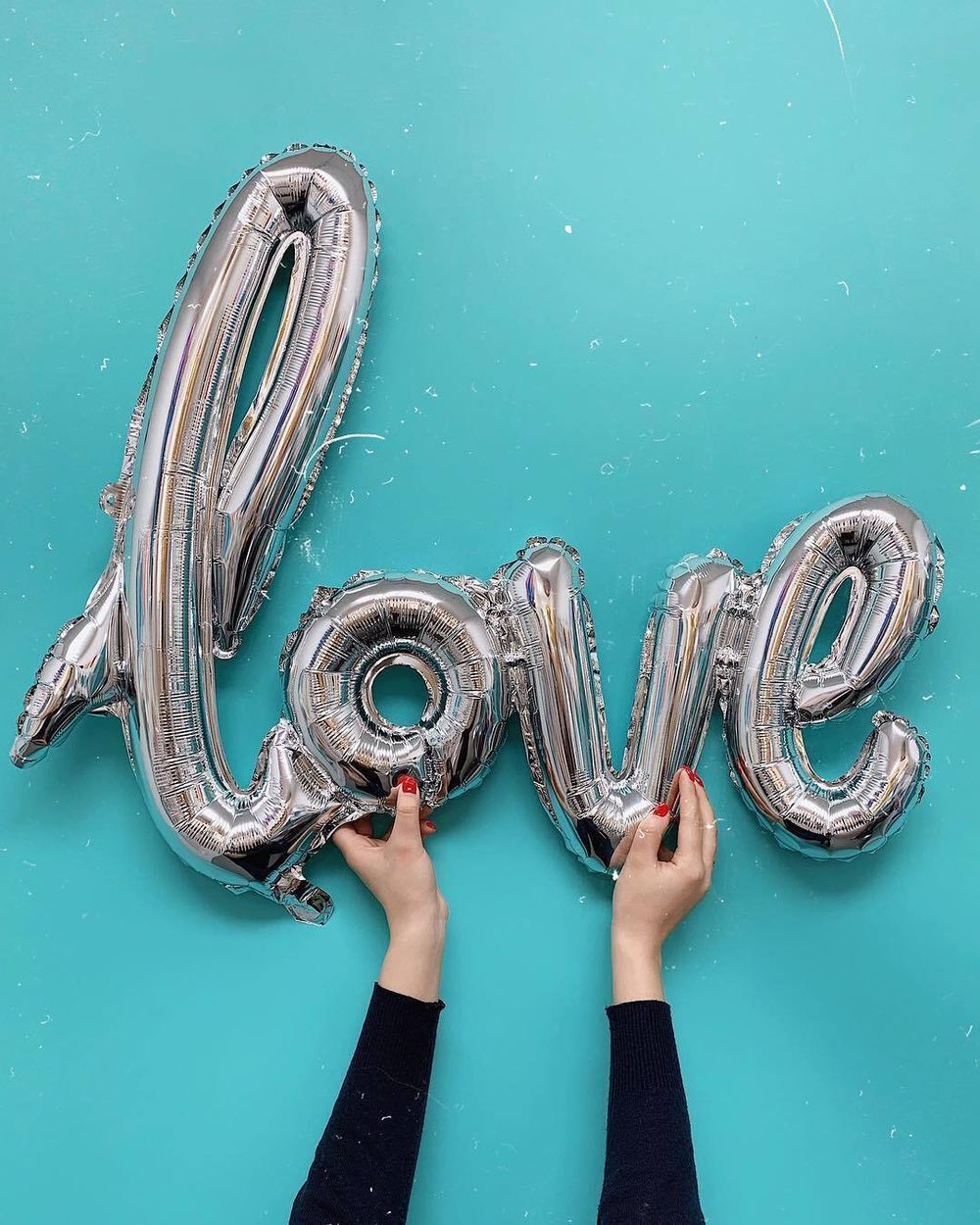 Гирлянда буквы надпись "LOVE" серебро 39" / 100*68 см. (воздух)  Изображение2