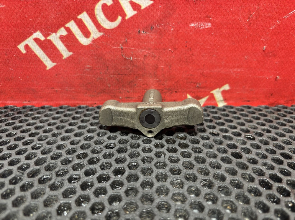 Коромысло клапана 2021г.