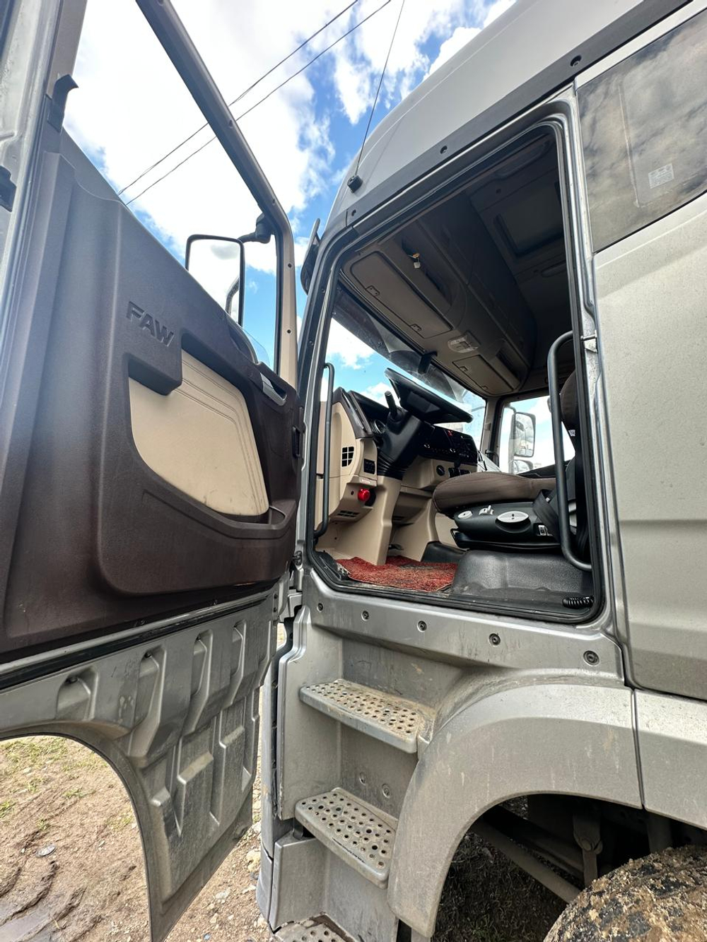 FAW JH6 4x2 Седельный тягач CA4180P25K15E5A80 (Дизельный, 11,6 л, 453 л.с., АТ)