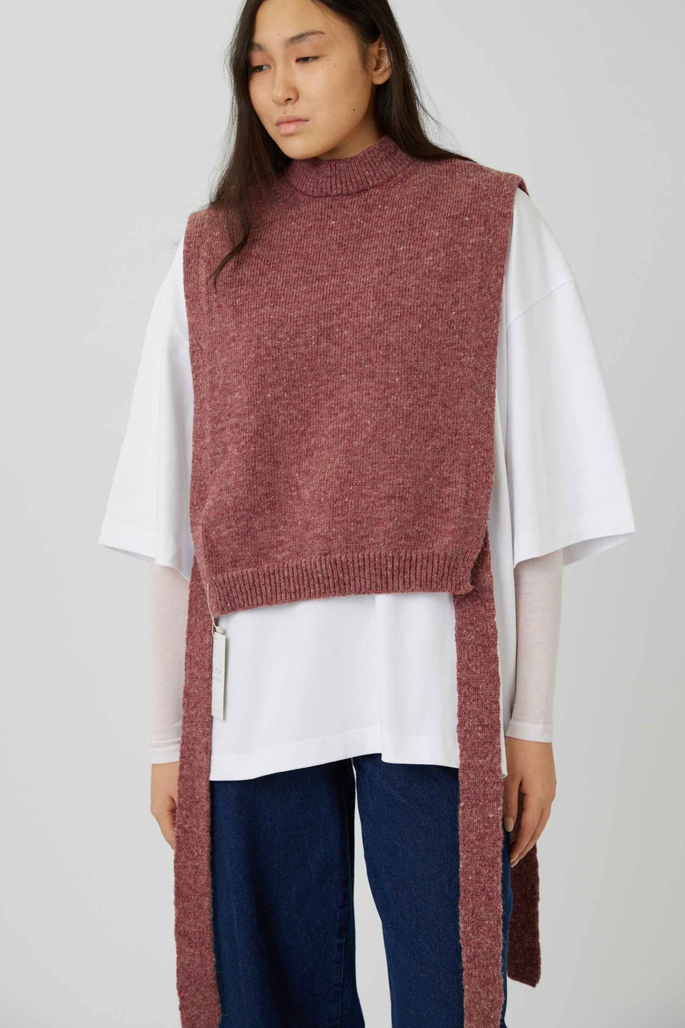 Манишка из шерсти брусничного цвета