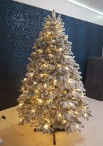 Заснеженная елка с Гирляндой встроенной «Королева леса» (Литая хвоя) 120 см / 1,2 м