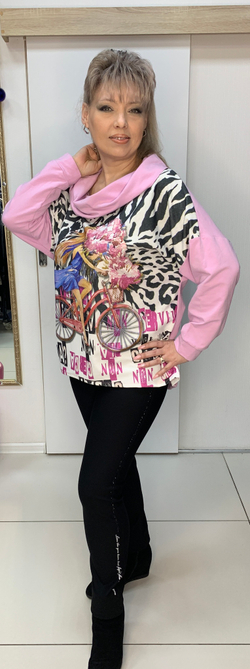 Яркий принтовый джемпер-толстовка с капюшоном