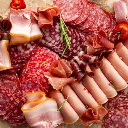 Мясные деликатесы