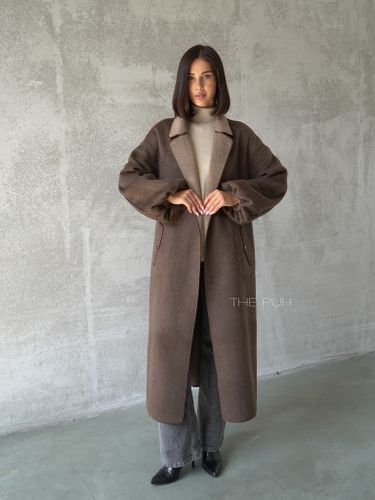 Коричневое двустороннее пальто на поясе с меховым воротником