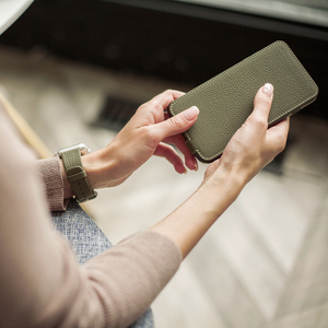 Чехол кожаный для iPhone XS Max зеленого цвета