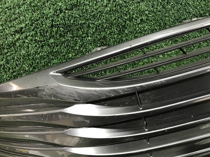 Решетка переднего бампера Toyota Camry xv70 (2017-2021)