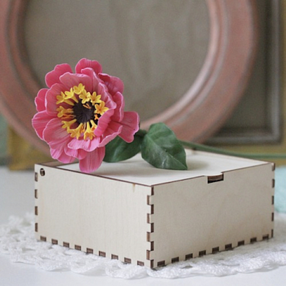 Коробочка с крышкой из фанеры (10*10 см)