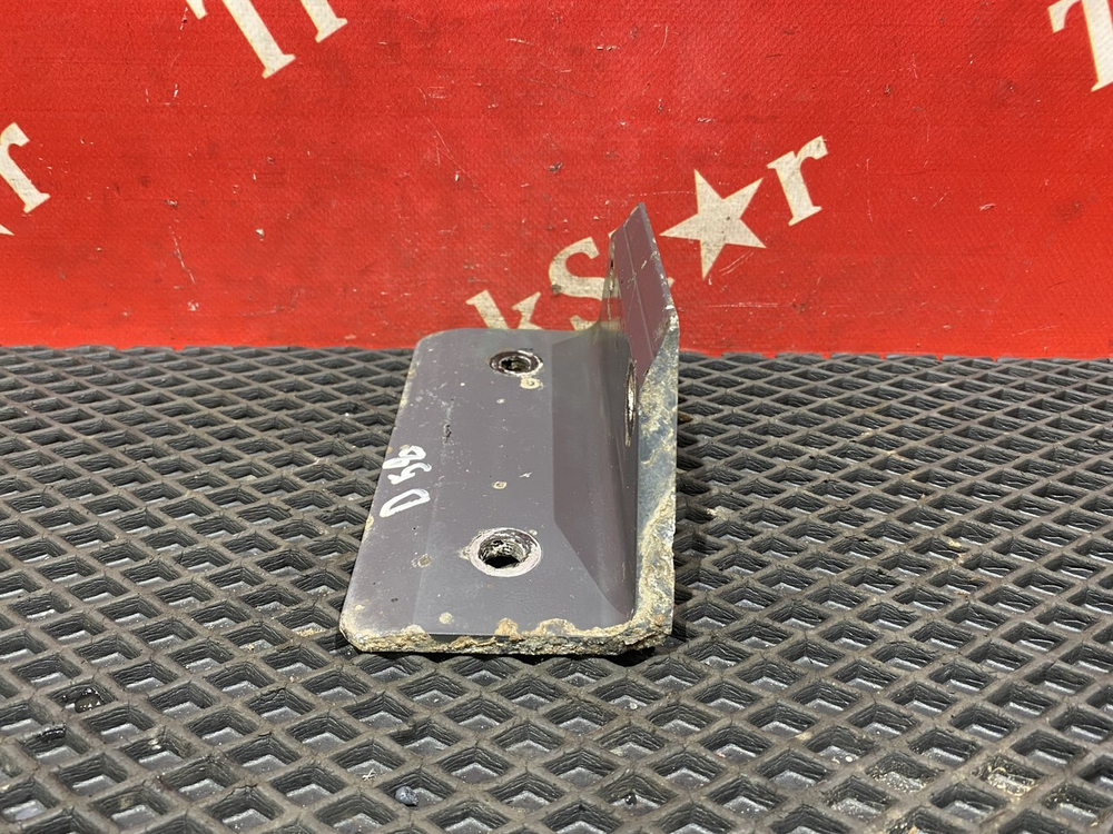 Кронштейн подушки передней заднего моста 2019г