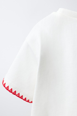 ZARA ФУТБОЛКА С ВЫШИВКОЙ, БЕЛЫЙ