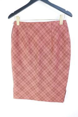 Костюм с юбкой интересный 48 размер