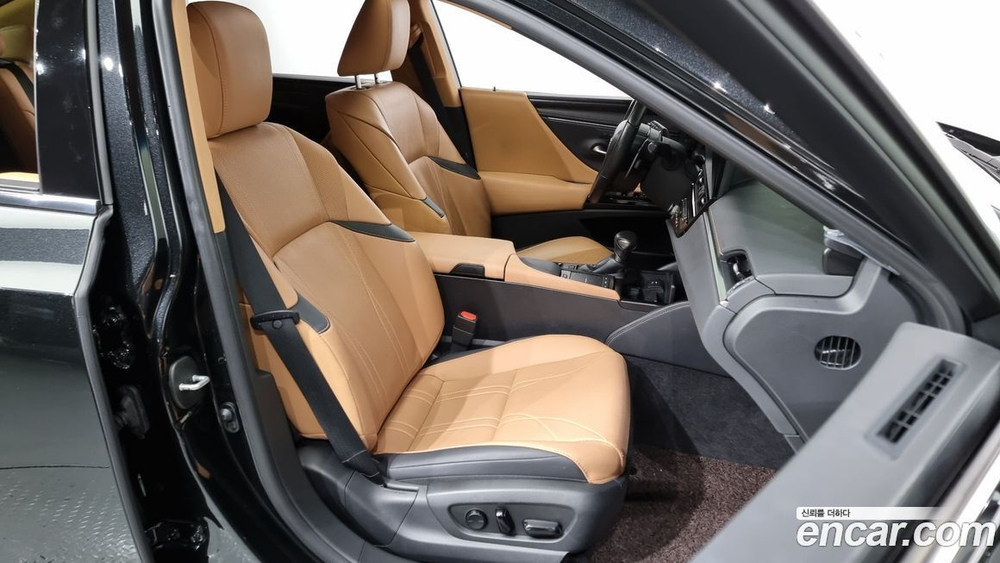 Lexus ES300h 7 Generation Luxury Plus (06.2022)