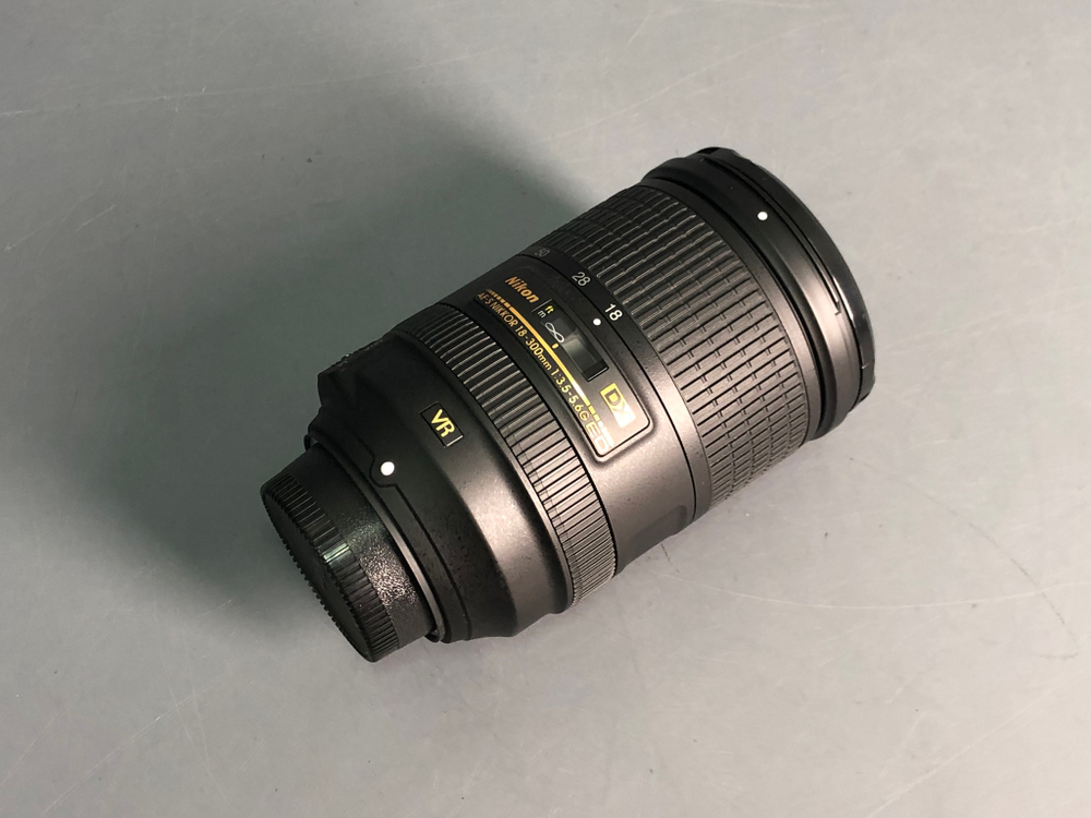 Nikon 18-300mm 3.5-5.6G VR