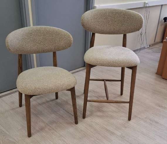 Полубарный стул Holmes, 65 см, бежевый, ножки орех