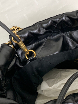 Chanel 22 Mini Handbag 20 cm