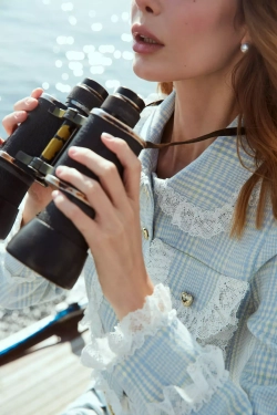 Укороченный жакет с накладными карманами