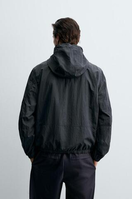 ZARA ЛЕГКАЯ НЕПРОМОКАЕМАЯ КУРТКА ИЗ ТЕХНИЧЕСКОЙ ТКАНИ, МОРСКОЙ ТЕМНО-СИНИЙ