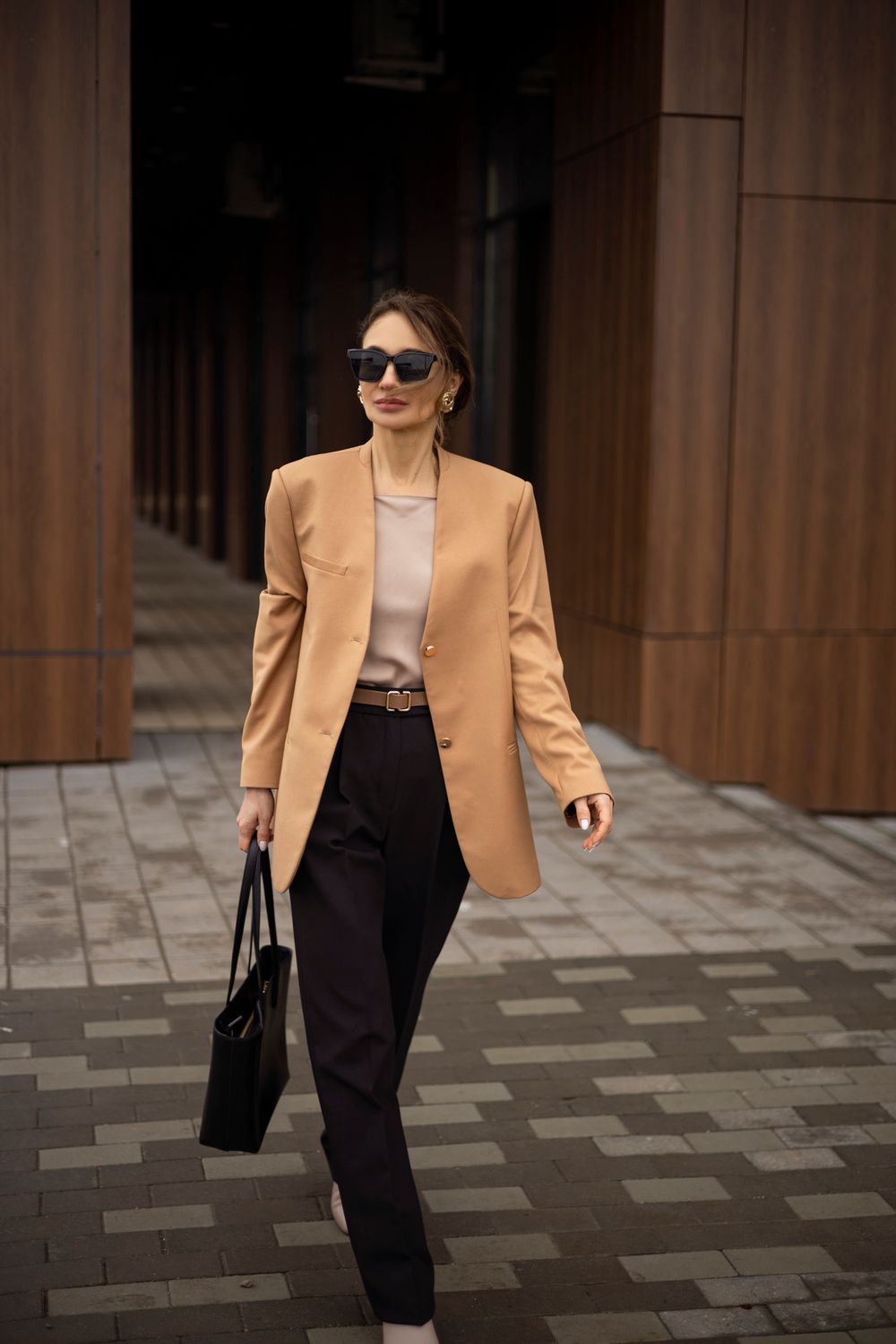 Пиджак без лацканов бежевый