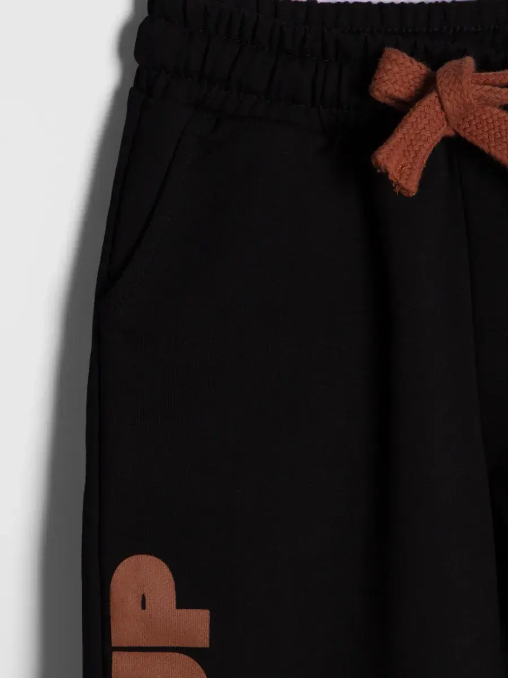 Спортивные шорты для мальчика на лето