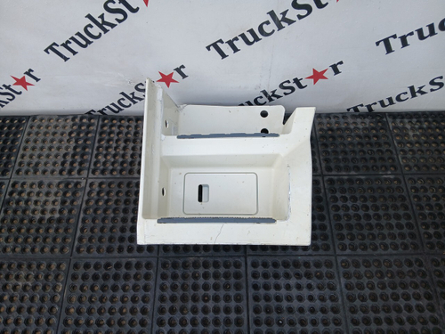 Корпус (дефект) подножек левый 2022г