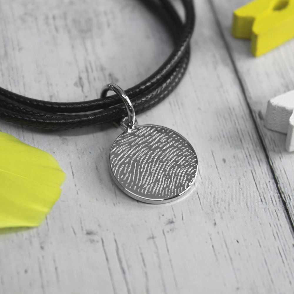 Кожаный браслет шнурок с гравировкой на заказ