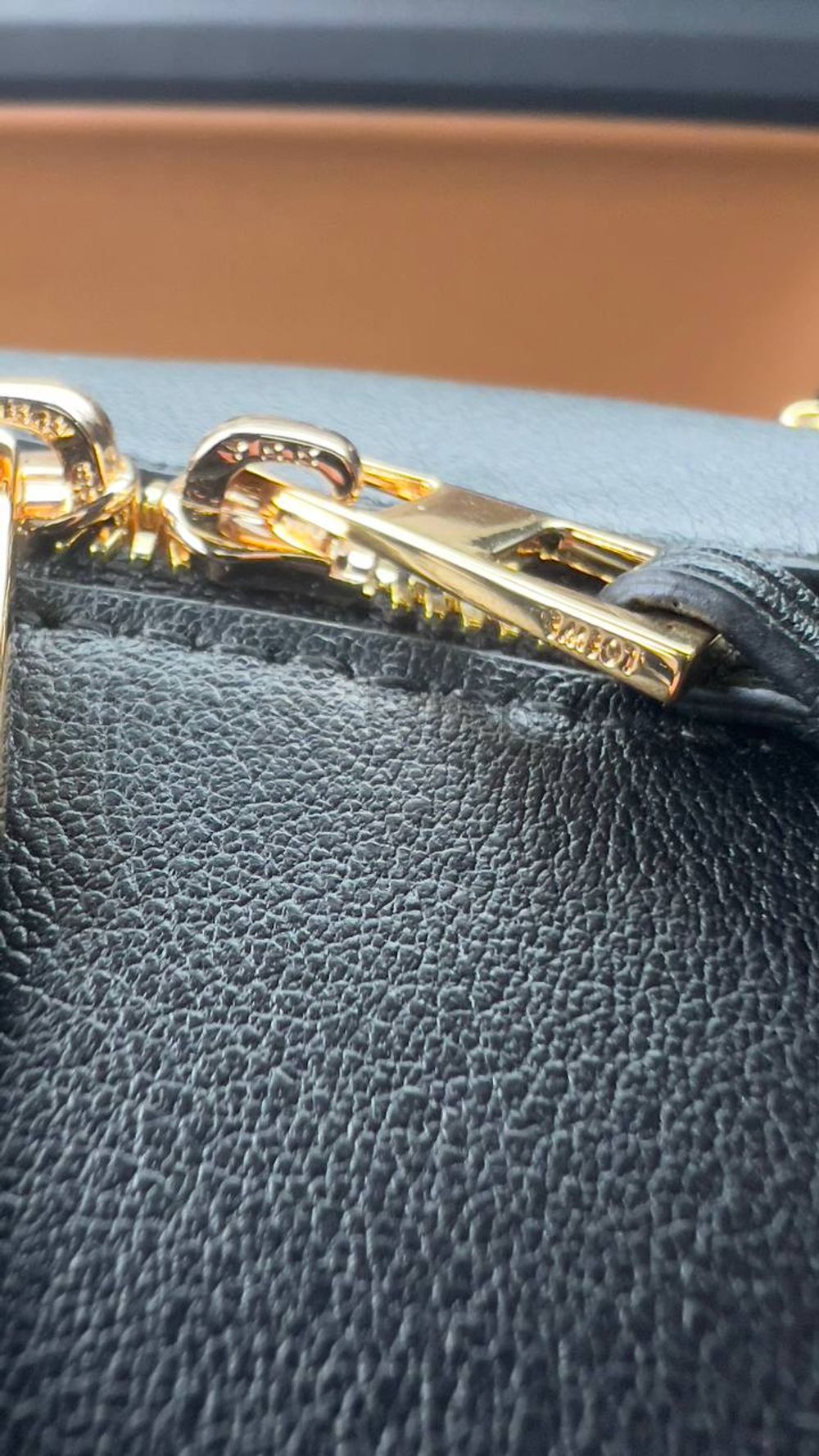 Сумка Loewe Amazona 28 из телячьей кожи наппа черная