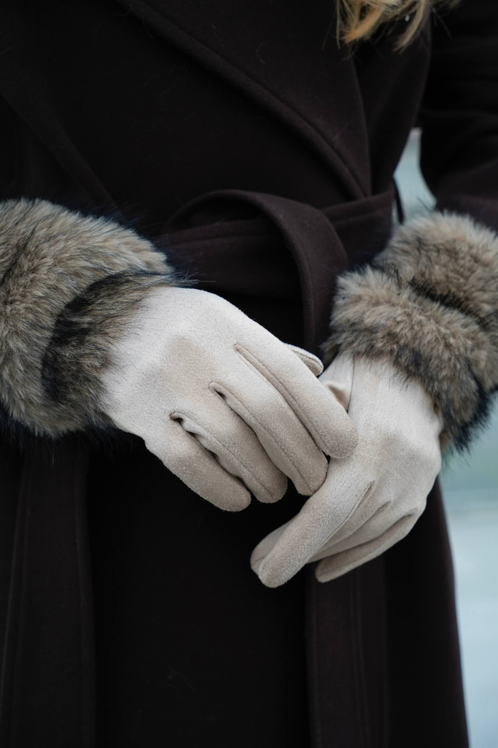 Перчатки с мехом бежевый